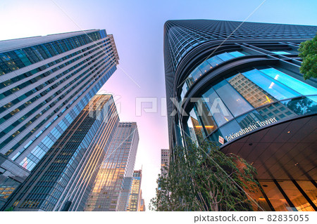 Skyscraper, skyscraper, Tokiwabashi Tower that appeared in front of the intersection of Japan's Tokyo cityscape "Gofukubashi" 82835055