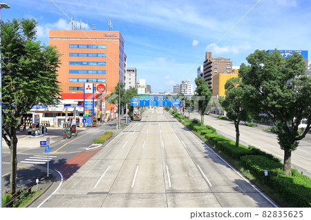 從人行天橋看名古屋市國道22號美濃寺,中區古渡町 從人行天橋看名古屋市國道22號美濃寺,中區古渡町 82835625