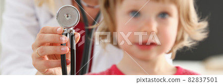 Little child with mother at pediatrician reception Little child with mother at pediatrician reception 82837501