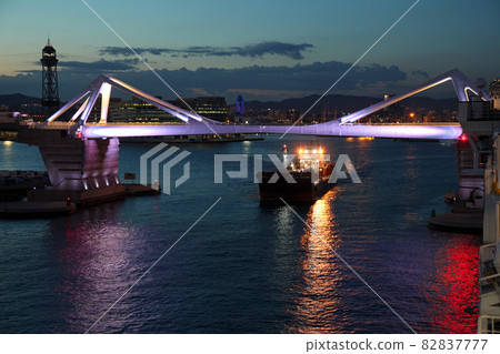 Night port of Barcelona port in Spain 82837777