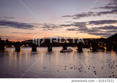 Charles Bridge in the evening Charles Bridge in the evening 82837822