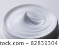 White cream basic cosmetics sizzle close-up 82839304
