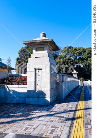 Jingu Bridge in front of Harajuku Station (Jingumae, Shibuya-ku, Tokyo) 82840955