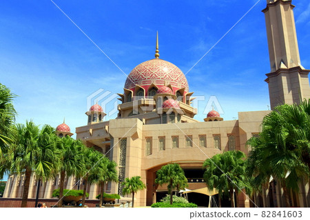 Malaysia_Pink Mosque 04 82841603