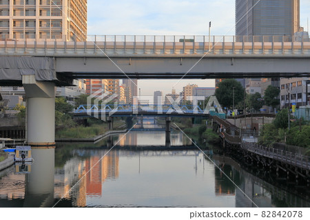Yokojikken River and Toshobashi (Koto Ward) Yokojikken River and Toshobashi (Koto Ward) 82842078