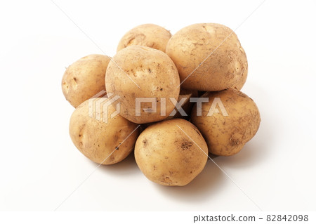 在白色背景上孤立的土豆 在白色背景上孤立的土豆 82842098