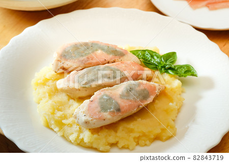 Saltimbocca 和土豆泥用剪刀 Saltimbocca 和土豆泥用剪刀 82843719