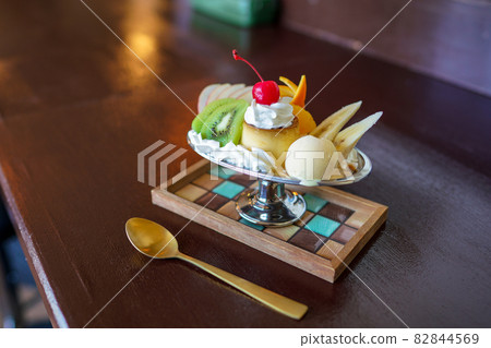 Pudding a la mode 82844569