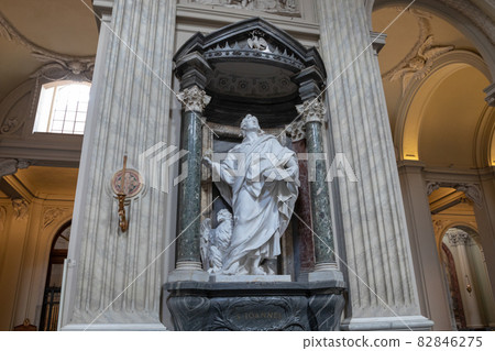 Panoramic view of interior of Lateran Basilica (Papal Archbasilica of St. John) Panoramic view of interior of Lateran Basilica (Papal Archbasilica of St. John) 82846275