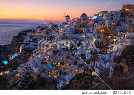 伊亞,聖托里尼的夜景 伊亞,聖托里尼的夜景 82851696