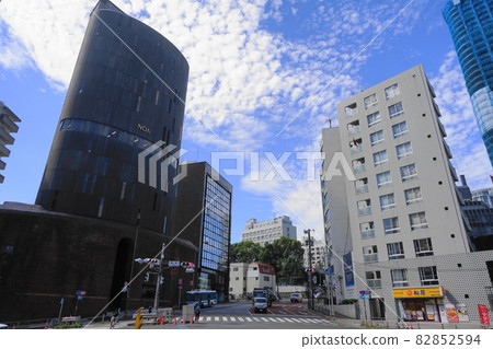 10月 920 Enokizaka, Minato-ku and Noa Building（飯倉十字路口）, Azabudai 2-chome 82852594