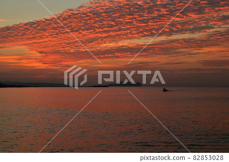 日出海天紅海 82853028