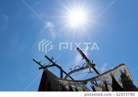 仲夏陽光和洗衣 仲夏陽光和洗衣 82853790