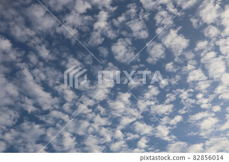 Mottled cloud altocumulus Mottled cloud altocumulus 82856014