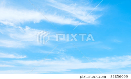 A refreshing autumn sky 82856099