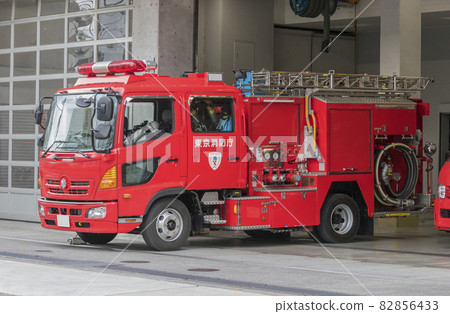 消防車待命 消防車 緊急車輛 82856433