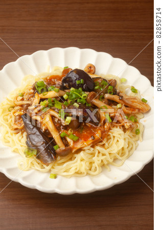 茄子和這個麻婆豆腐炒麵 茄子和這個麻婆豆腐炒麵 82858714