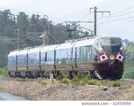 Calling train 82858956