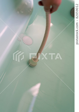Use the remaining hot water from the bath for washing Use the remaining hot water from the bath for washing 82859012
