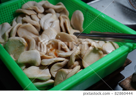 台灣路邊攤鹽酥雞串烤甜不辣 82860444