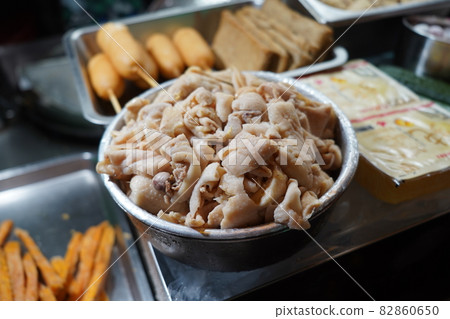 台灣路邊攤夜市小吃炸物鹽酥雞雞皮 台灣路邊攤夜市小吃炸物鹽酥雞雞皮 82860650