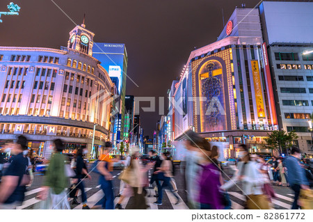 Tokyo cityscape of Japan October. Ginza is a threatening people. The second Saturday after the state of emergency was lifted ... = October 9th Tokyo cityscape of Japan October. Ginza is a threatening people. The second Saturday after the state of emergency was lifted ... = October 9th 82861772