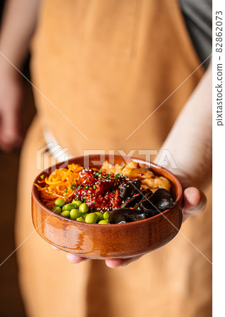 Hawaiian spicy chicken poke bowl with kimchi Hawaiian spicy chicken poke bowl with kimchi 82862073