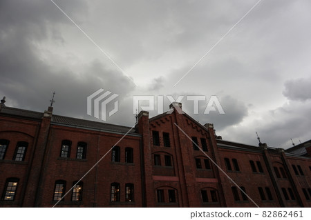 Cloudy day. Red Brick Warehouse Akarenga Soko in Japanese makes up one of the most recognizable landmark in Yokohama 82862461