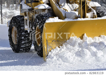Winter in a snowy country where harshness brings beauty Winter in a snowy country where harshness brings beauty 82863119