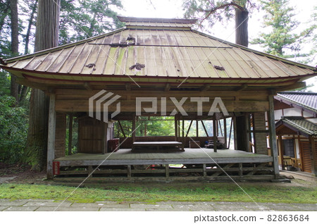 信州築北村神社刈谷澤神明宮神樂殿建於巨峰二年 82863684