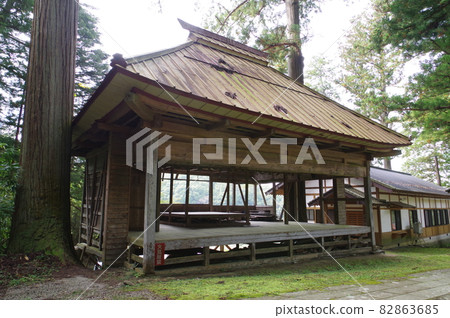 Shinshu Chikuhoku Village Shrine Kariyazawa Shinmeigu Kaguraden built in Kyoho 2nd year Shinshu Chikuhoku Village Shrine Kariyazawa Shinmeigu Kaguraden built in Kyoho 2nd year 82863685