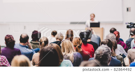 Audience in lecture hall participating at business conference event 82864492