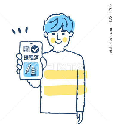 一個男人在他的智能手機上展示他的疫苗護照 82865709