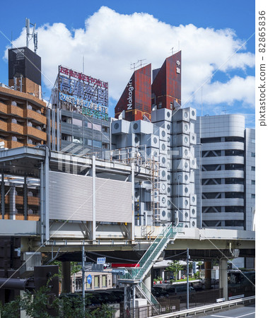 The Shimbashi Nakagin Capsule Tower Building, which was designed by Kisho Kurokawa and is world-famous as a Japanese Metabolism architecture. 82865836