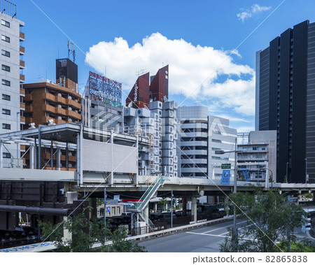 The Shimbashi Nakagin Capsule Tower Building, which was designed by Kisho Kurokawa and is world-famous as a Japanese Metabolism architecture. 82865838