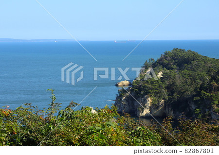 The scenery of the sea seen from the site of the Ohama Kara Bansho of the Date feudal clan. Miyato, Higashimatsushima City, Miyagi Prefecture. 82867801