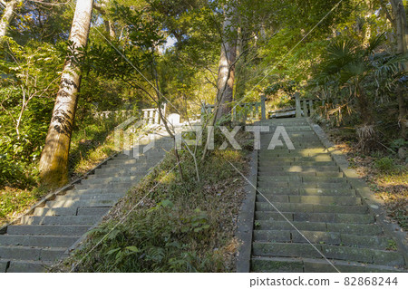 Stone steps leading to the tombs of Mori Suemitsu, Hiromoto Oe, and Tadahisa Shimazu Stone steps leading to the tombs of Mori Suemitsu, Hiromoto Oe, and Tadahisa Shimazu 82868244