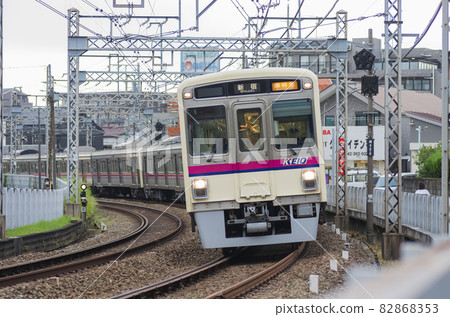 京王線開往新宿府中站半特快 82868353