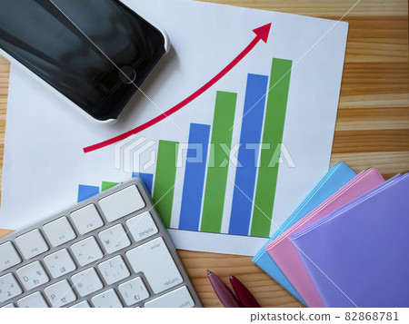 商業形象、圖形、鍵盤、筆記本、智能手機、女人 82868781