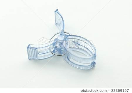 Transparent clothespin 82869197