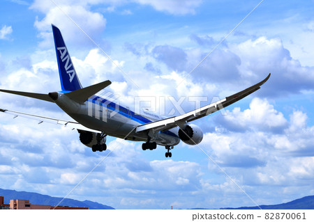 大阪國際機場全日空飛機降落準備就緒川ji千里 82870061
