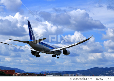 大阪國際機場全日空飛機降落準備就緒川ji千里 82870062
