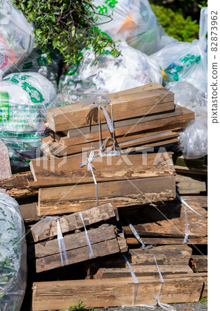 Garbage wood chips 82873962