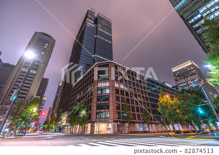 日本東京城市景觀，如大手町商業區（前景大手町大廈） 82874513