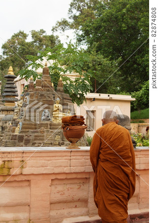 Monk working at Mahabodhi Temple in Bodh Gaya, India 82874808