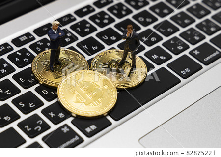 Bitcoin businessmen worried about the market 82875221