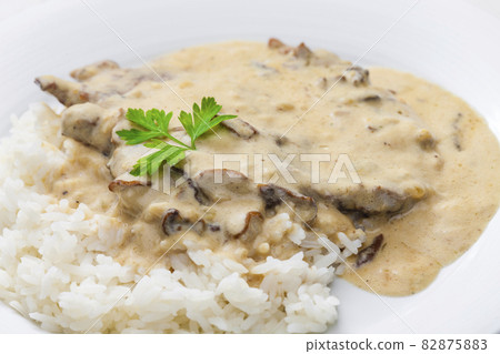 creamy mushroom sauce with beef meat 82875883