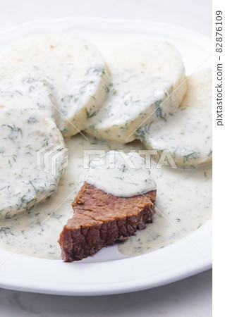 beef meat with dill sauce and dumplings 82876109