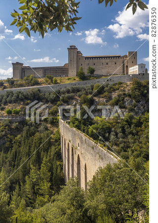 Spoleto castle with aqueduct in Umbria, Italy Spoleto castle with aqueduct in Umbria, Italy 82876350