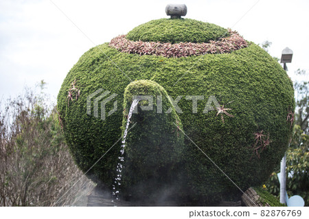 Teapot installation art 82876769